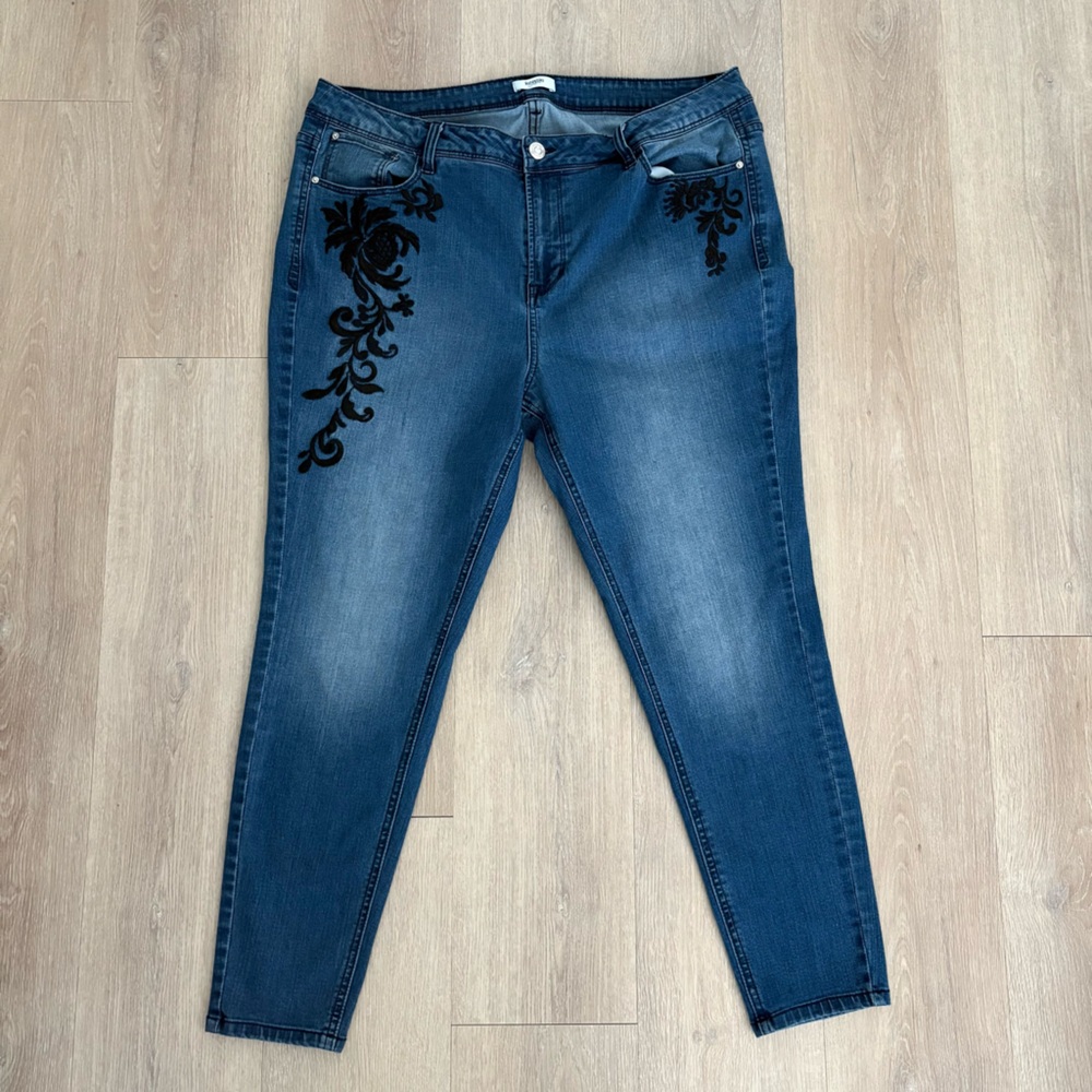 Kenzie Jeans Womens Size 18W Dark Blue Denim Black Embroidery Skinny Leg Stretch